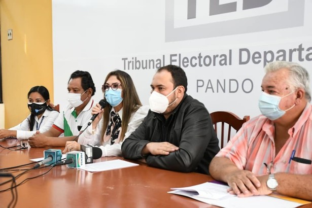 CONFERENCIA DE PRENSA TED PANDO