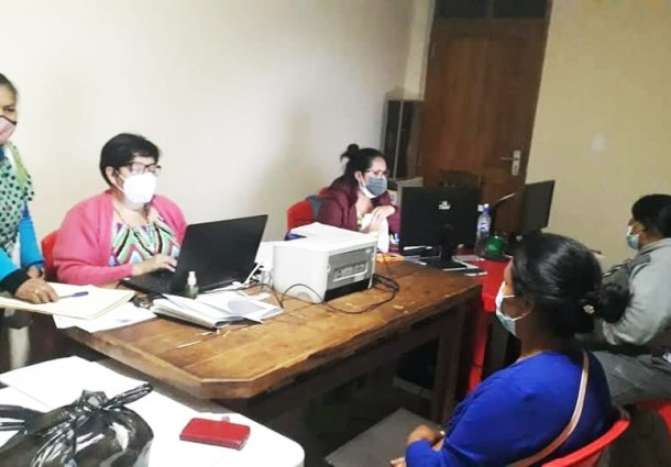 Cinco localidades de Santa Cruz se benefician con inscripciones, saneamiento y certificados de nacimiento gratuitos