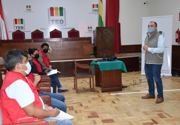 El TED Tarija socializa con la Fedjuve el Protocolo de Supervisión a elecciones de la sociedad civil