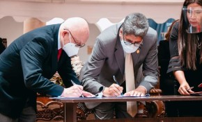 El TSE y la USFX suscriben un convenio para el posgrado Diplomado en Derecho Electoral