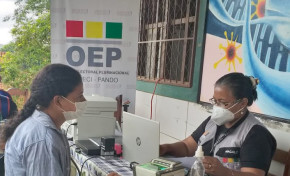 OEP visita dos barrios y un colegio de Pando para llevar servicios registrales e informar sobre las funciones del Serecí en favor de la población
