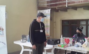 Vecinos del barrio 12 de Enero de Cochabamba se benefician con una campaña de información y servicios registrales por encargo del TSE