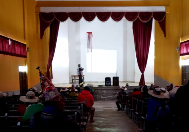 TSE abre un espacio para que padres y madres de Sacaca se capaciten en temas referidos al derecho a la identidad