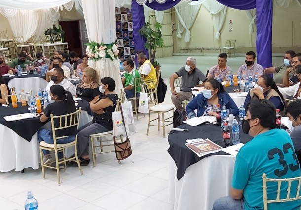 TED Tarija dialoga sobre democracia intercultural con más de 40 periodistas en Bermejo