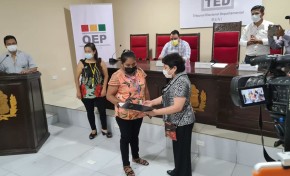 Asambleístas departamentales campesinos reciben credenciales por parte del TED Beni
