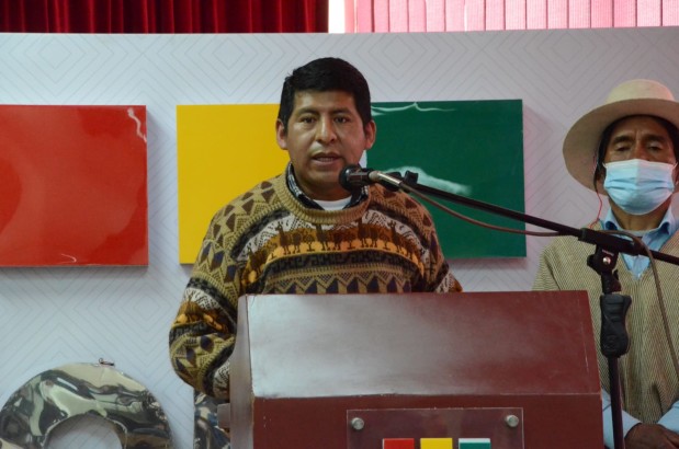 Vocal entrega credencial Chipaya