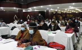 Oruro: Un centenar de mujeres participan en el “Encuentro contra el Acoso y Violencia Política”