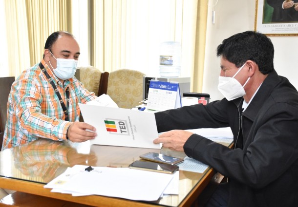 El TED Tarija y la Dirección Departamental de Educación coordinan acciones para fortalecer la democracia intercultural en el sistema educativo