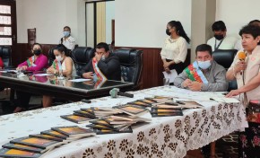 Beni: TSE presenta la revista tejedoras en Riberalta