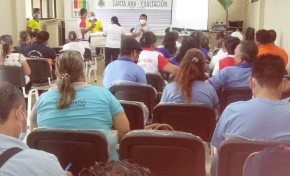 El TED Beni capacita sobre democracia intercultural a maestras y maestros de Santa Ana del Yacuma