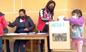 Estudiantes eligen a sus representantes y les piden cumplir con sus promesas