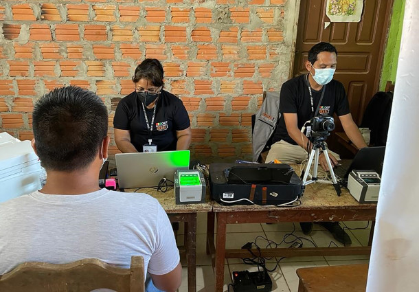 Pando: Estudiantes y vecinos del colegio Manuela Rojas de Domínguez se benefician con campaña registral y empadronamiento