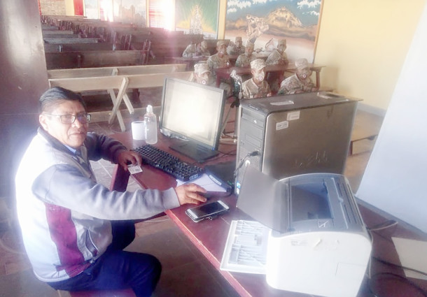 Conscriptos del Regimiento Loa de Uyuni se benefician con certificaciones, saneamiento y empadronamiento por parte del Serecí