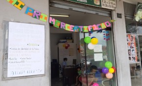 Una mujer de 83 años recibe por primera vez su certificado de nacimiento