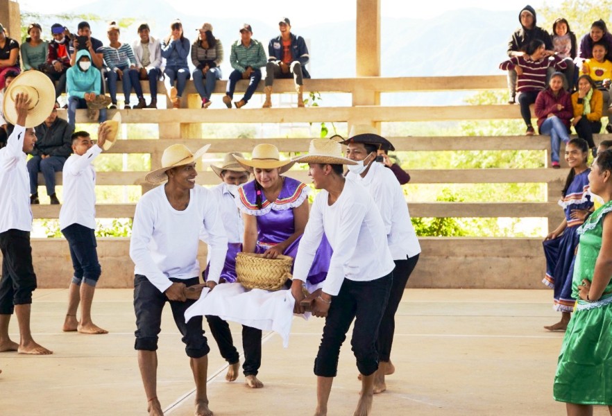 ESTUDIANTES DE UNIBOL