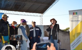 El TSE entrega a la AIOC Huacaya la Resolución con la que pone en vigencia su estatuto autonómico