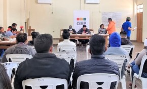 Autoridades de Charagua Iyambae y Kereimba Iyaambae comparten experiencias de democracia comunitaria con maestras, maestros  y estudiantes