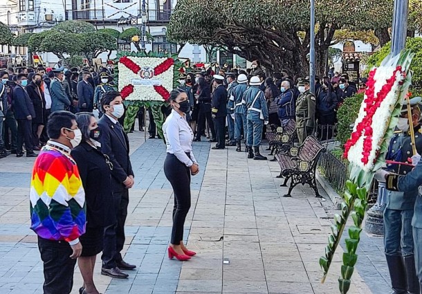 Vocales del Órgano Electoral participan en actos oficiales por los 213 años de la Revolución de Chuquisaca