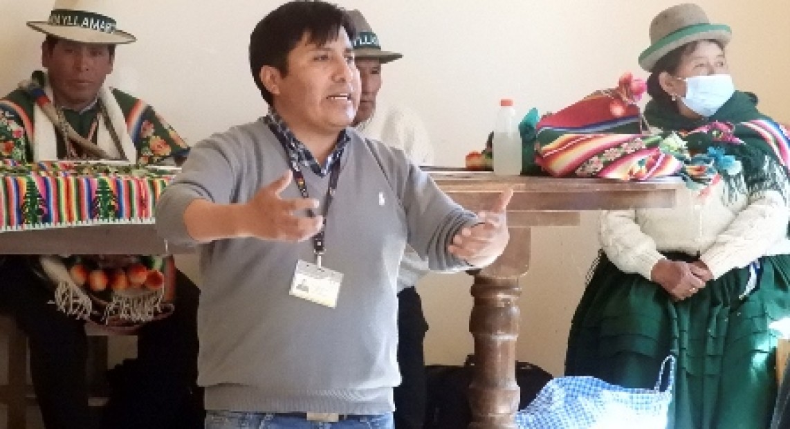 04_SantiagoHuayllamarca