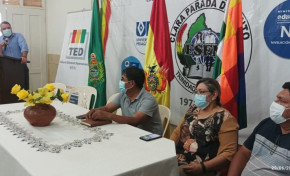 TED Beni entrega credenciales a los ganadores de la elección en la escuela de maestros Clara Parada