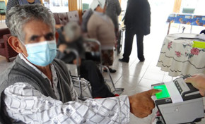 TSE visita hogar de adultos mayores para beneficiarlos con campaña registral