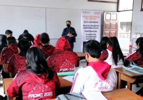 Serecí Cochabamba informa a jóvenes de Aiquile sobre el Padrón Biométrico