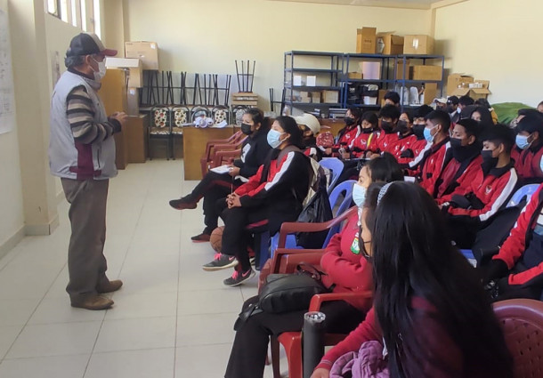 Serecí: estudiantes de la UE Independencia en Uncía reciben capacitación en derecho a la identidad