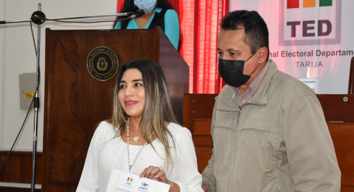 CREDENCIALES_COSETT_06