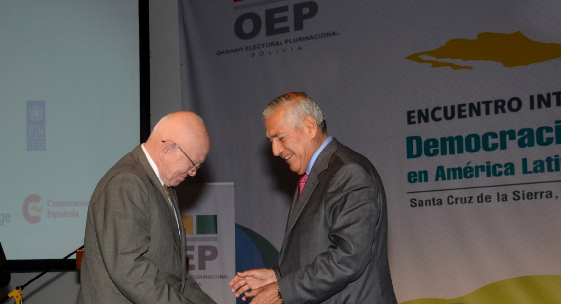 HASSENTEUFEL & MOSCOSO