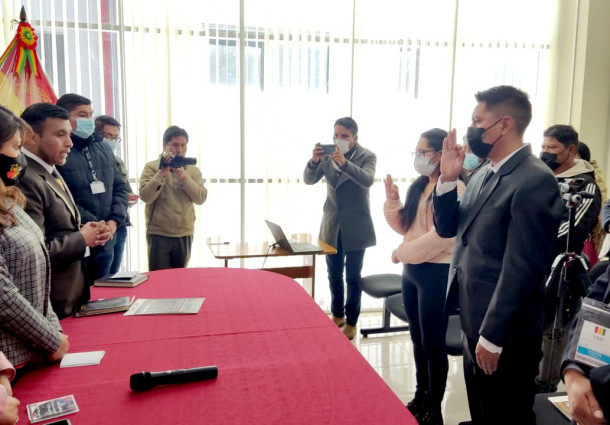 Serecí Potosí posesiona a dos oficiales de Registro Civil para Villazón y Caripuyo