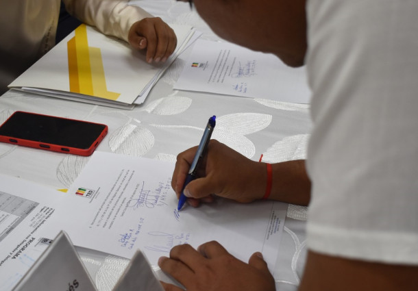 El TED Santa Cruz, candidatos y organizaciones políticas suscriben el Acuerdo de Paz por una Elección Segura