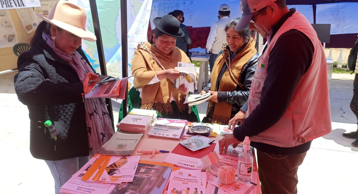 LPZ_LAJA_FERIADELAS DEMOCRACIAS_02