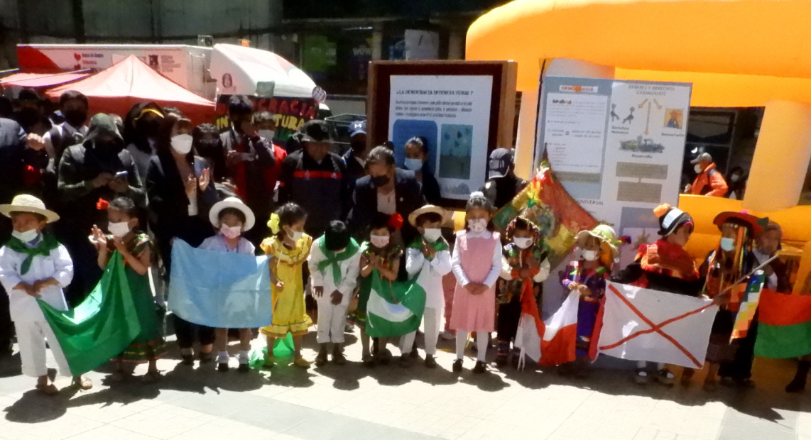 ORURO_FERIA_DEMOCRACIAS_04