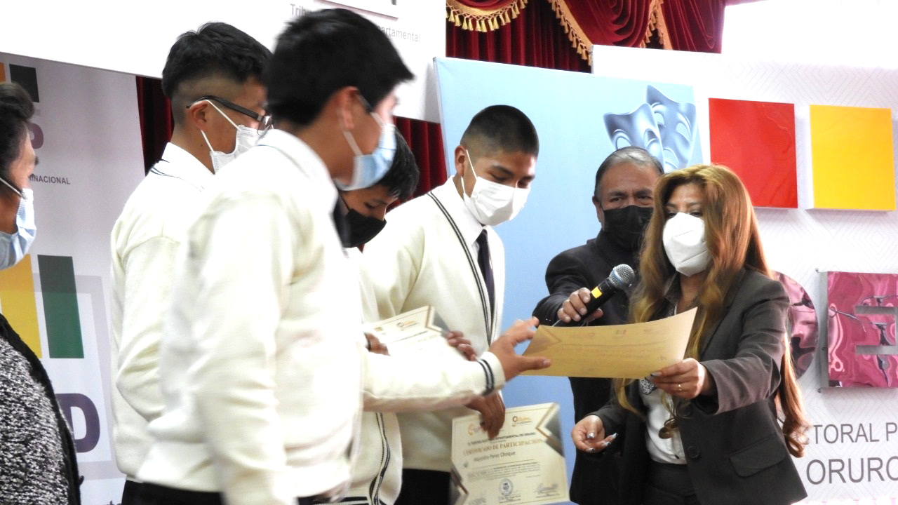 ORURO_RECONOCIMIENTO_ESTUDIANTES_01