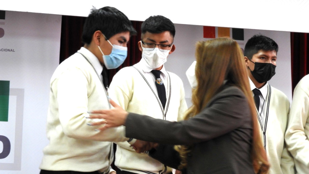 ORURO_RECONOCIMIENTO_ESTUDIANTES_02