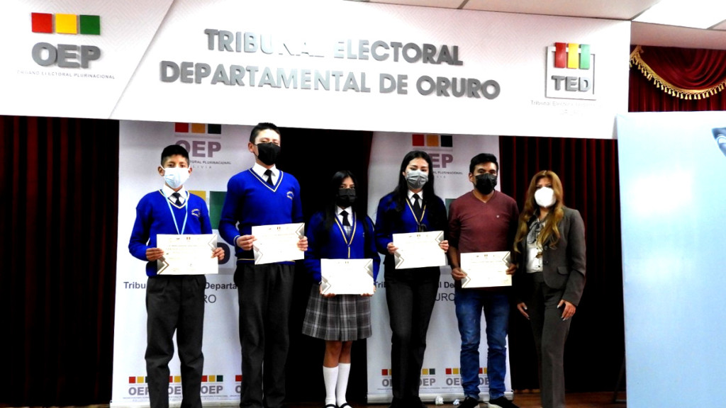 ORURO_RECONOCIMIENTO_ESTUDIANTES_04