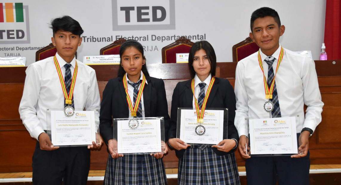 TJA_SEGUNDO_DELFIN_PINO