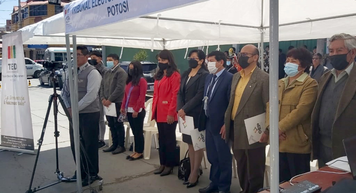 PTSI_MURAL_GRUPO_JOVENES_06