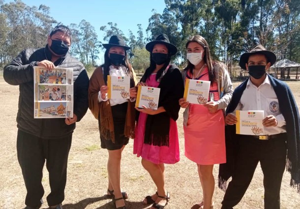 SANTA CRUZ: MÁS DE 400 ESTUDIANTES DE LAS ESFM CONCLUYEN CURSO DE FORTALECIMIENTO DE LA DEMOCRACIA INTERCULTURAL