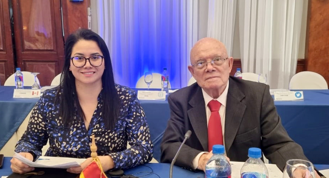 Vocal del TSE Yajaira San Martin y Pdte. TSE, Hassenteufel