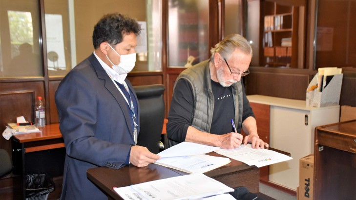 01_FRONTAL ENTREGA LIBROS