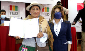 EL TED ORURO ENTREGA CREDENCIAL A AUTORIDAD ORIGINARIA QULQI KAMACHI DEL GAIOC DE SALINAS