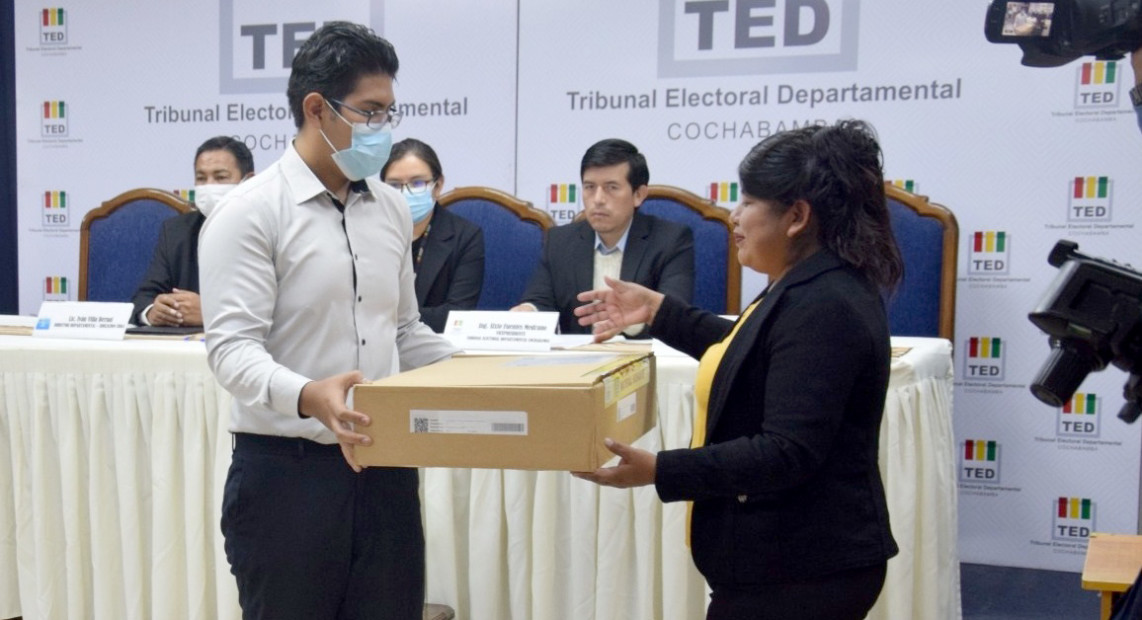 TED_CBBA_MALETAS_GOB_EST_05