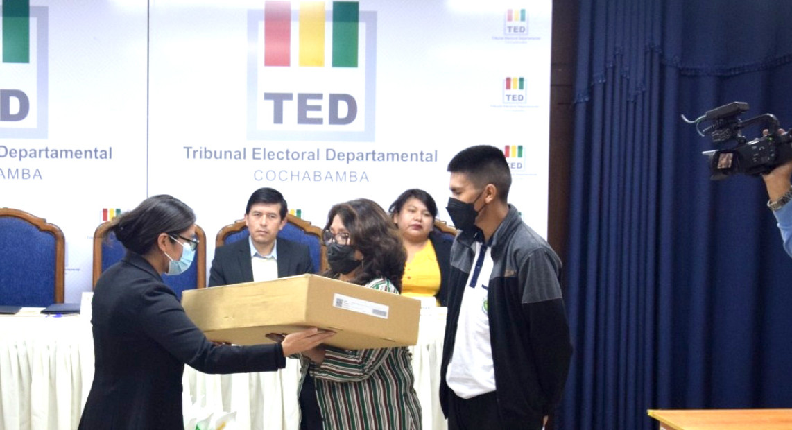 TED_CBBA_MALETAS_GOB_EST_06