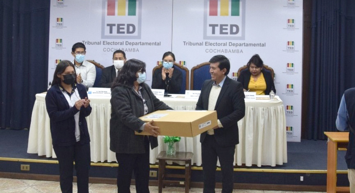 TED_CBBA_MALETAS_GOB_EST_07