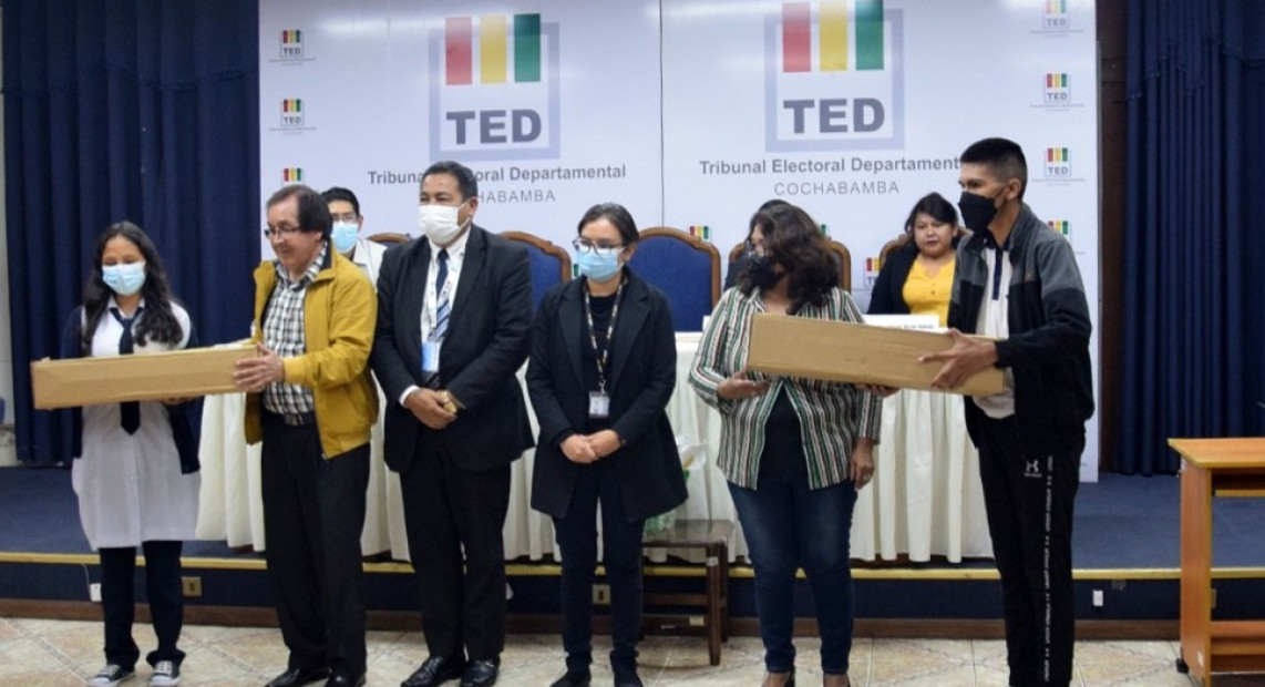 TED_CBBA_MALETAS_GOB_EST_08