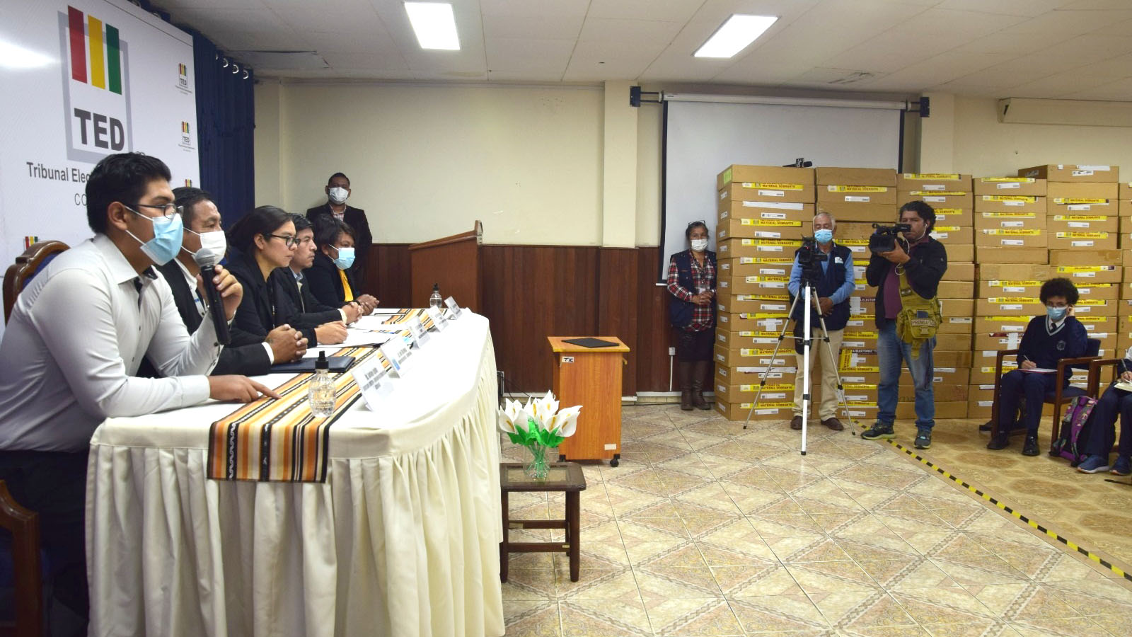 TED_CBBA_MALETAS_GOB_EST_16