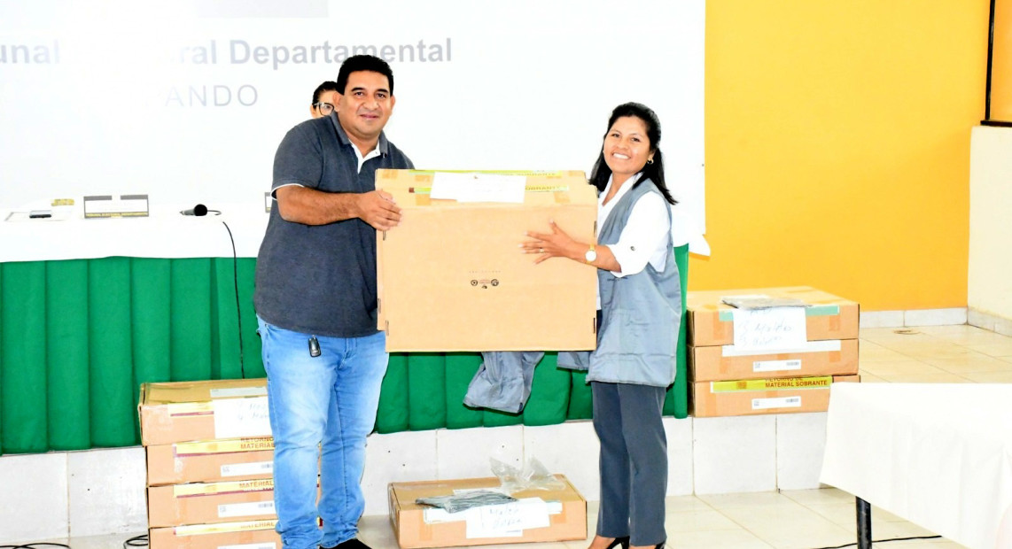 TED_PANDO_MALETAS_ELECTORALES_08