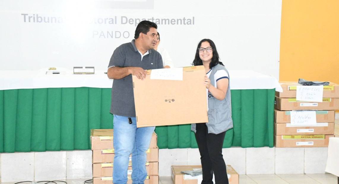 TED_PANDO_MALETAS_ELECTORALES_09