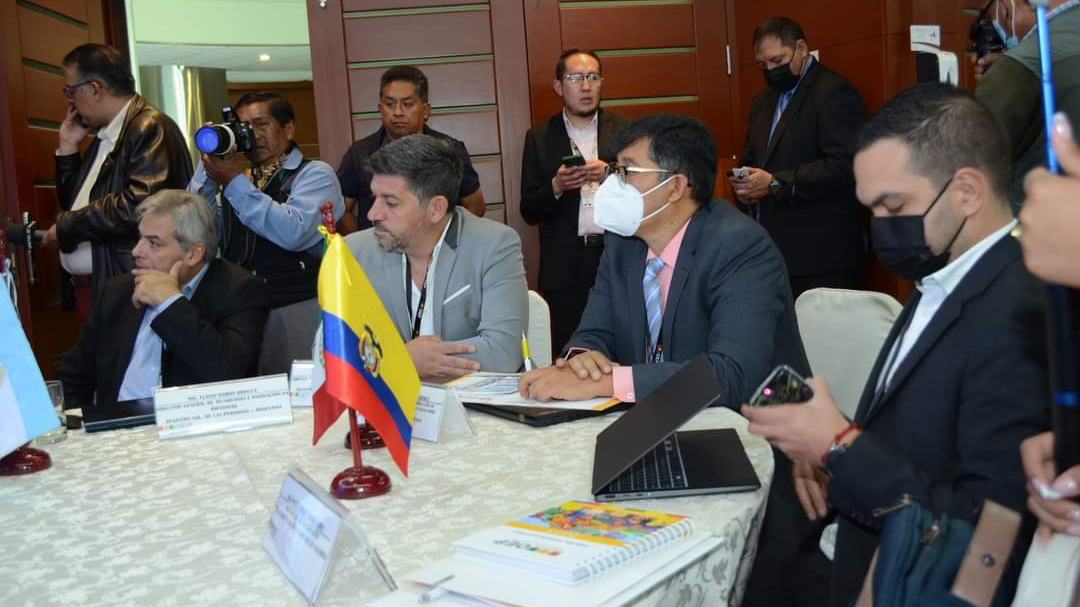 TSE SERECI REUNIDOS EN UNA MESA EXPERTOS INTERNACIONALES